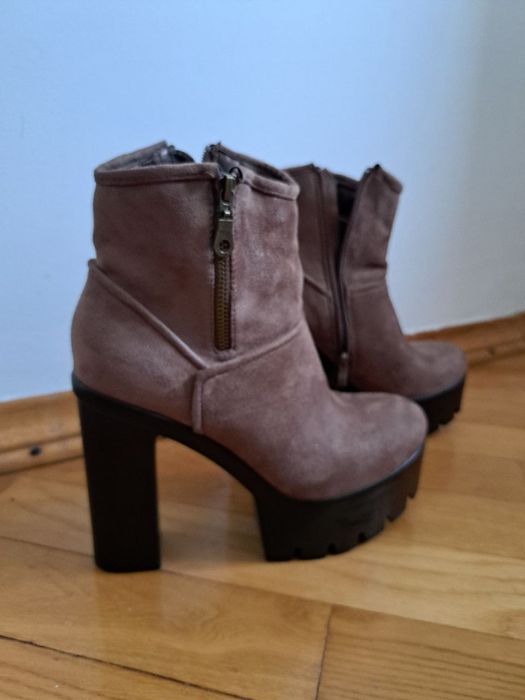 Чобітки осінні на каблуку