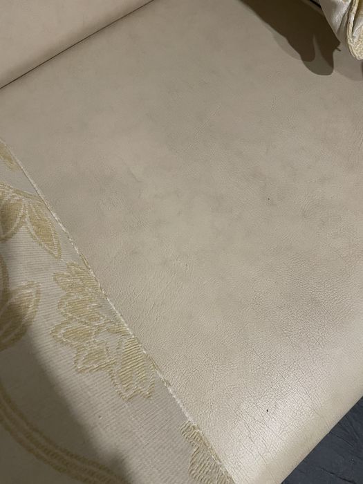 Sofa vintage bege em pele