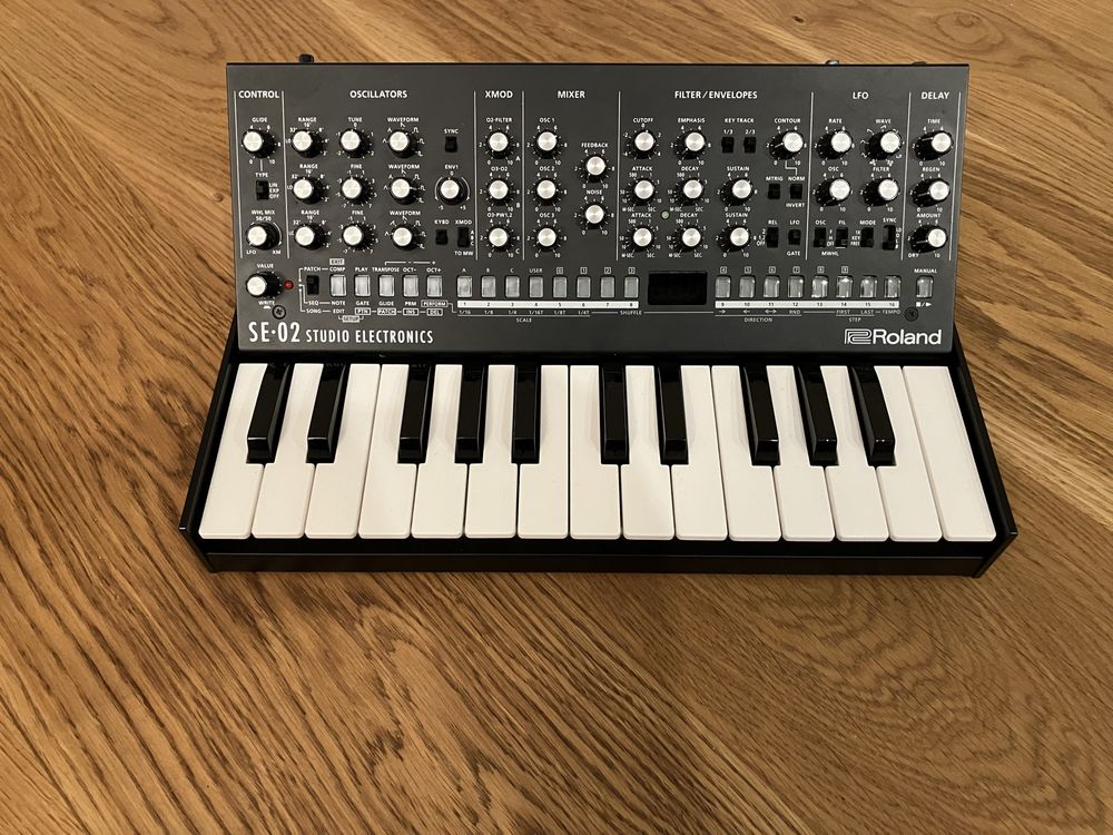 Roland se-02 + magma case + roland k-25m