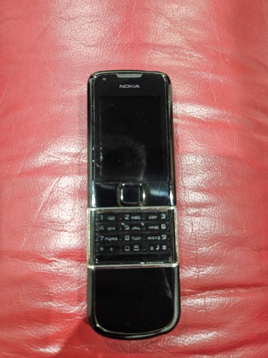 Nokia 8800 – Telemóvel de Luxo (funcional)