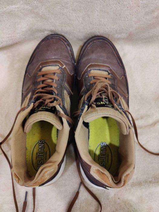 Sapatilhas Lois em bom estado tam. 43