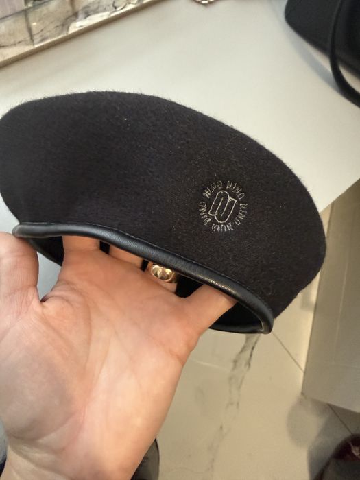 Берет чорний жіночий