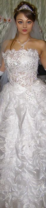 Весільна сукня пишна