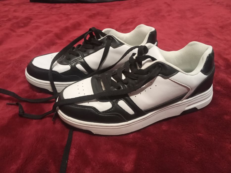 Кросiвки (кеди)  Graceland