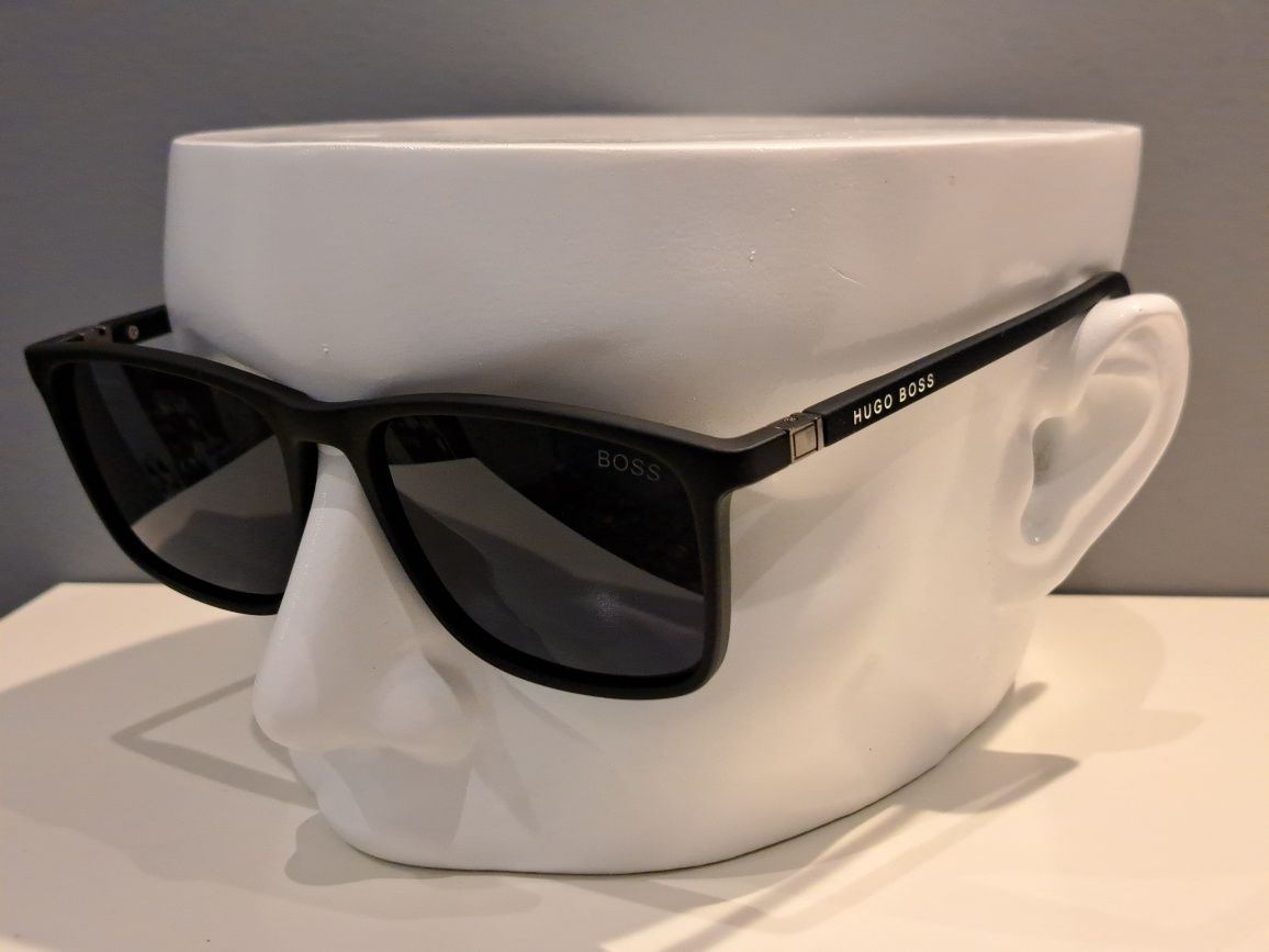 **Hugo Boss męskie czarne nowe okulary przeciwsłoneczne logo srebrne