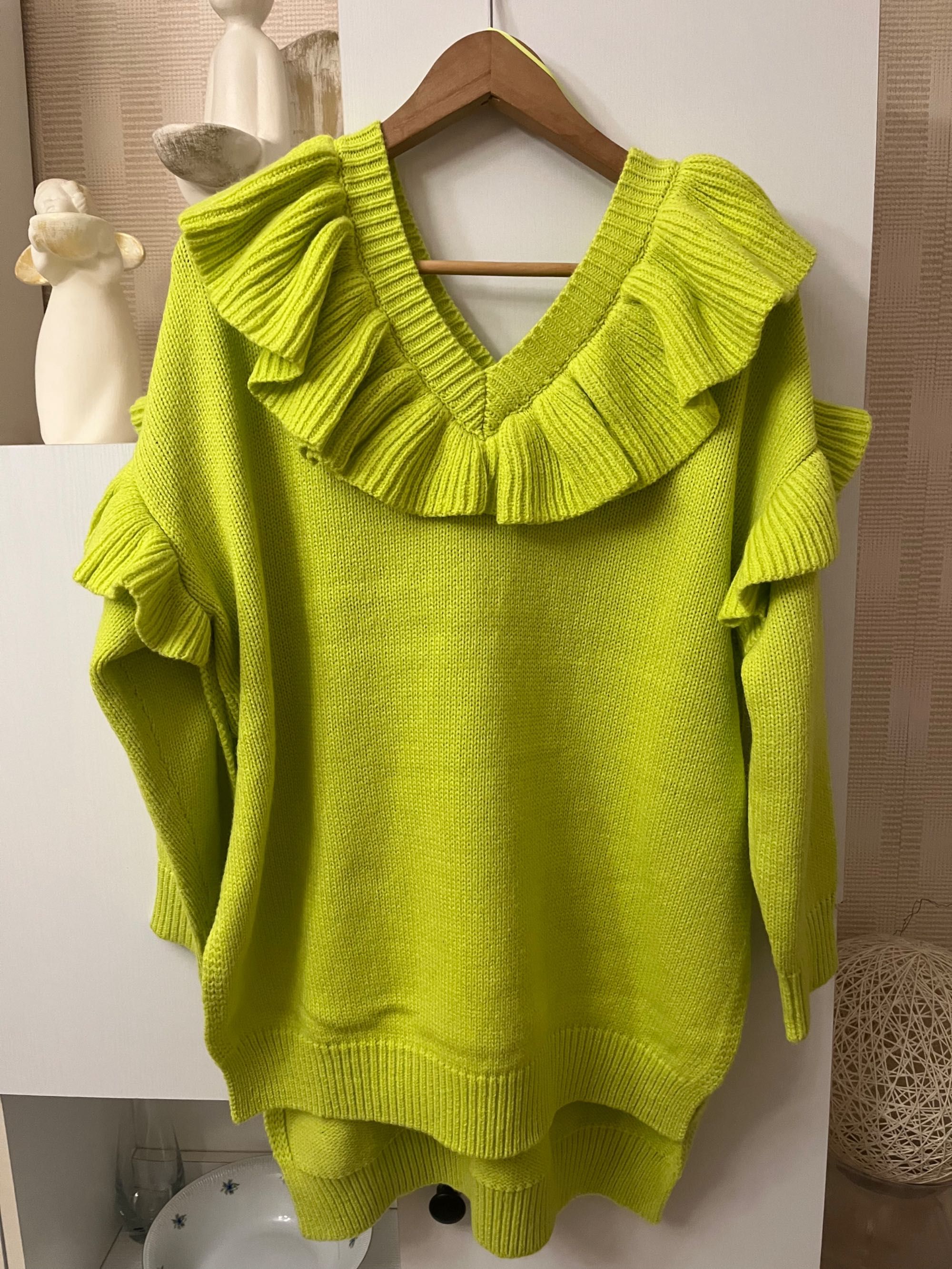 Sweter damski limonka z falbana Zara