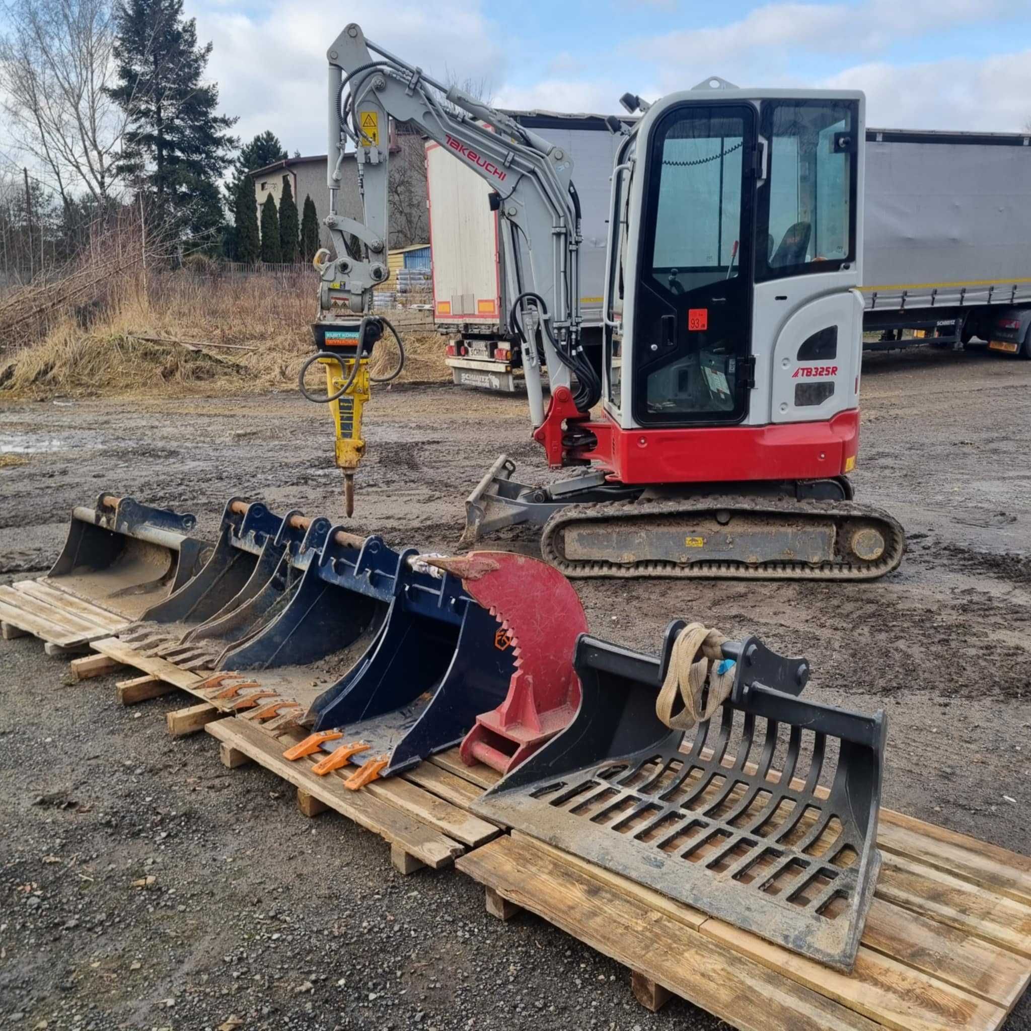 Minikoparka Takeuchi TB325 V3 Powertilt + HS03 duży zestaw łyżek,młot