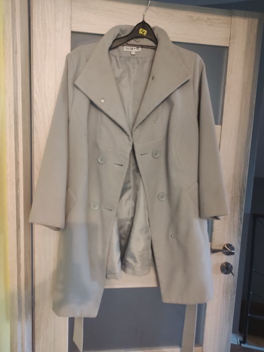 Damski zimowy płaszcz