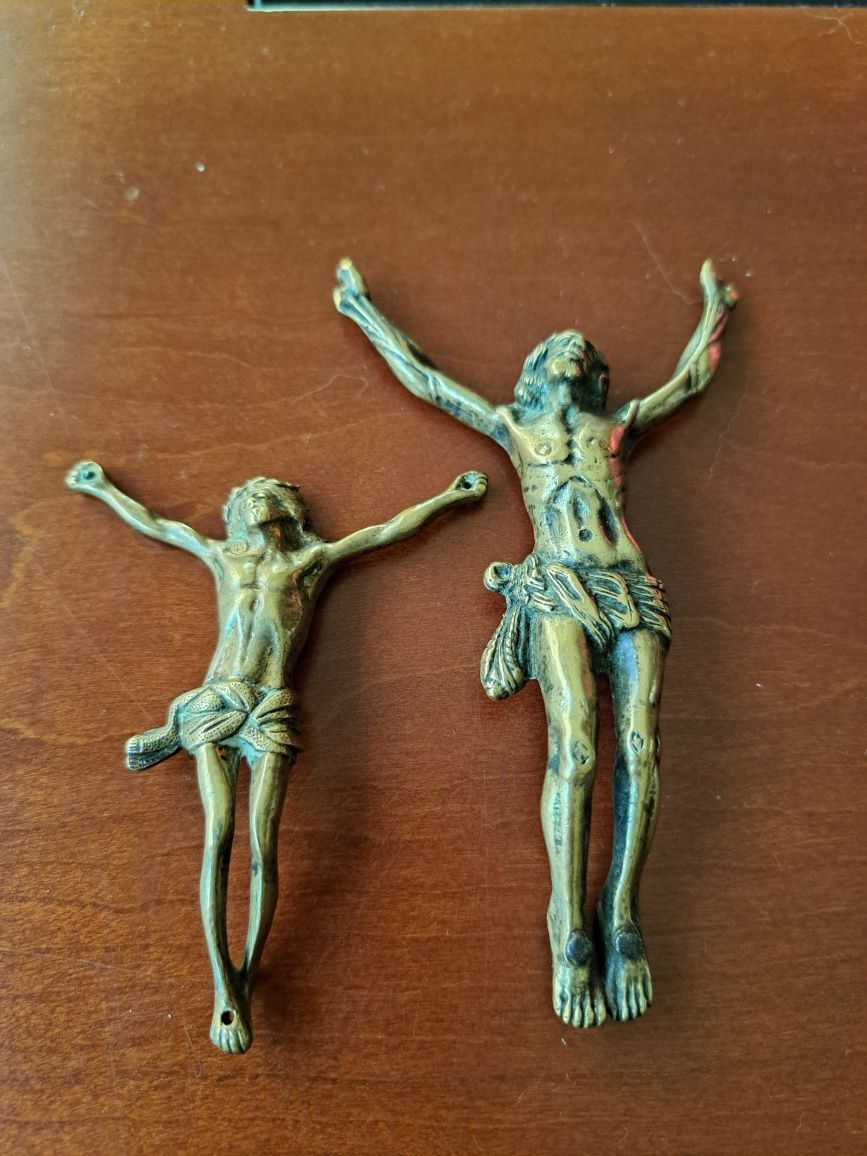 Conjunto de anéis, crucifixos e fios variados