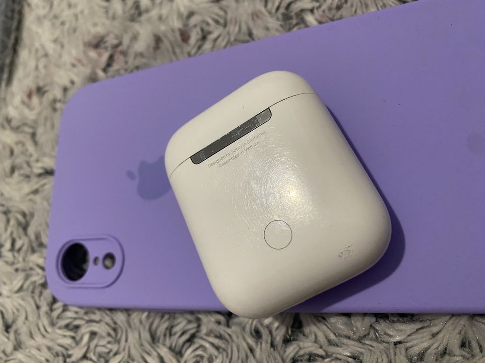 Продам зарядний бокс кейс на airpods 2 все працює