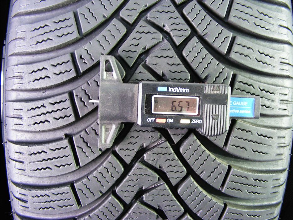 Зимова гума 235/55/18 -4 шт. Falken Eurowinter HS 01 SUV .