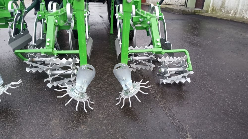 NOWOŚĆ Pielnik do truskawek warzyw z dozownikiem nawozu, gwiazdy,ekran