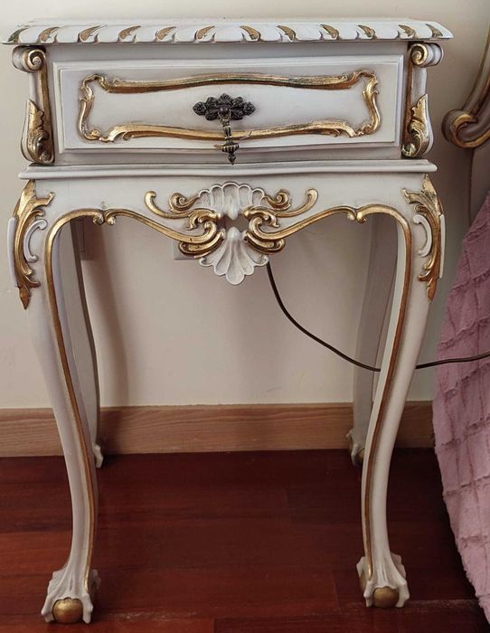 Conjunto de Mobília de Quarto Lacada – Elegância e Funcionalidade