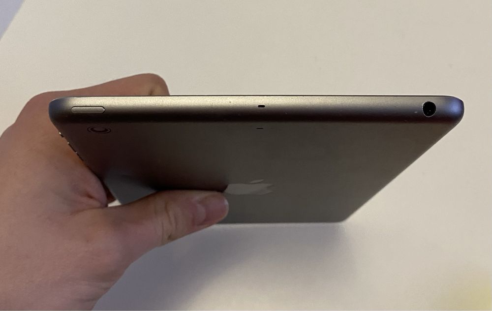 Планшет iPad mini  2 a1489 на відновлення! D587