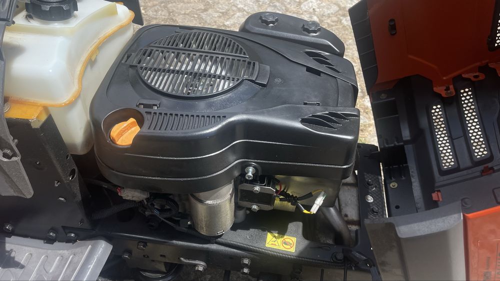 HUSQVARNA CTH 191 Tractor corta relva 19cv com cesto recolha 250lts