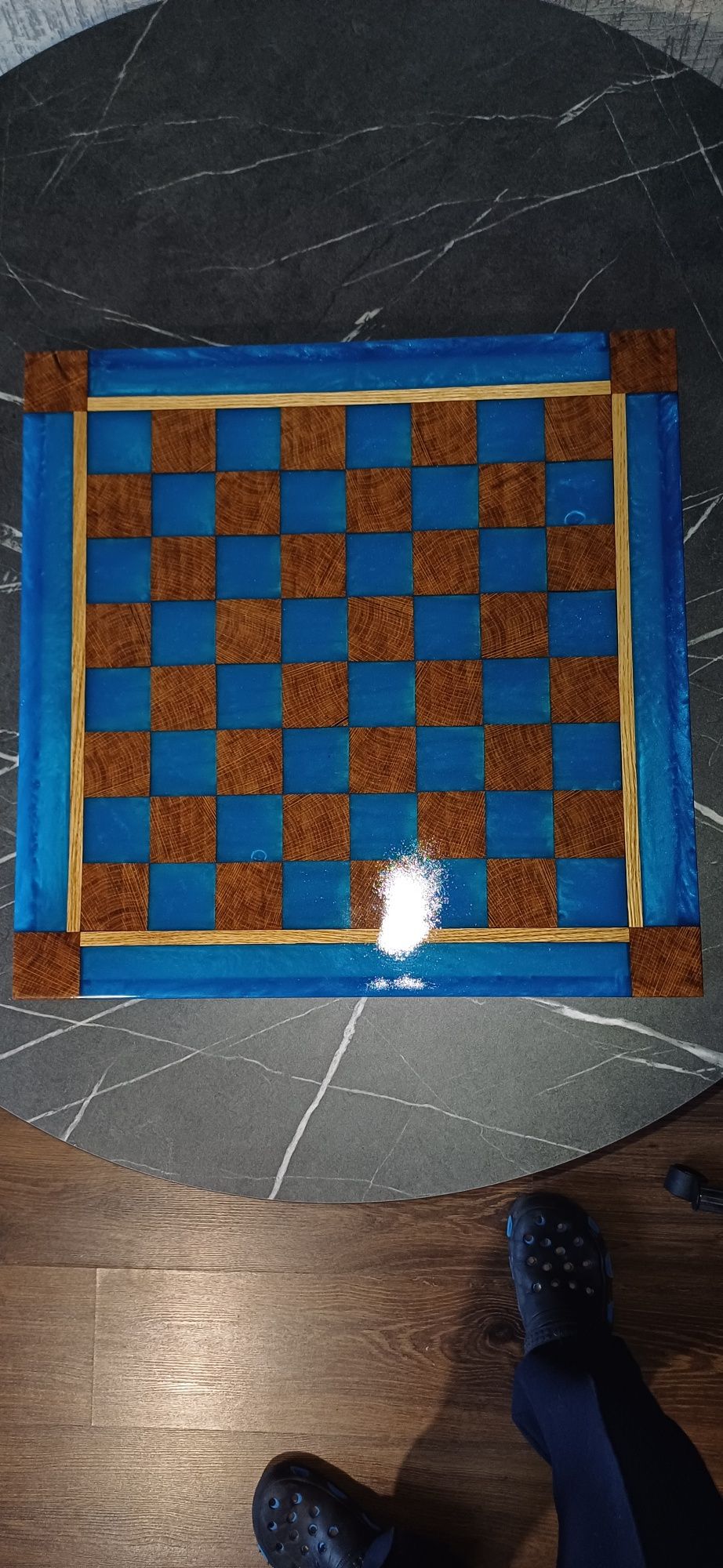 Шахматная доска из натурального дуба с эпоксидкой | Handmade