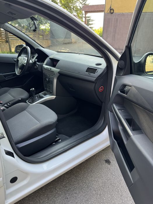 свіжоприганий(вже на укр. номерах) Opel Astra H 2011 універсал 1.7 диз