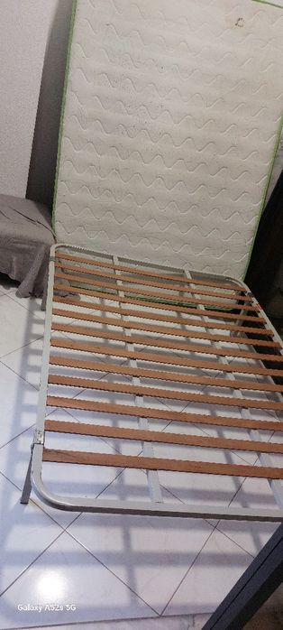 Cama de casal com colchão 183x133