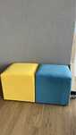 Kolorowe pufy 50x50