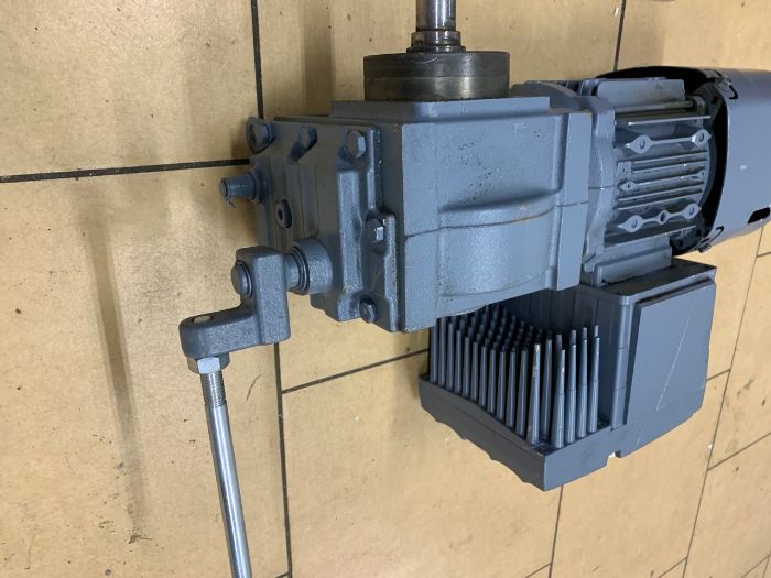 Przekładnia, motoreduktor z falownikiem 0,37 kw 27-137 obr. Falownik