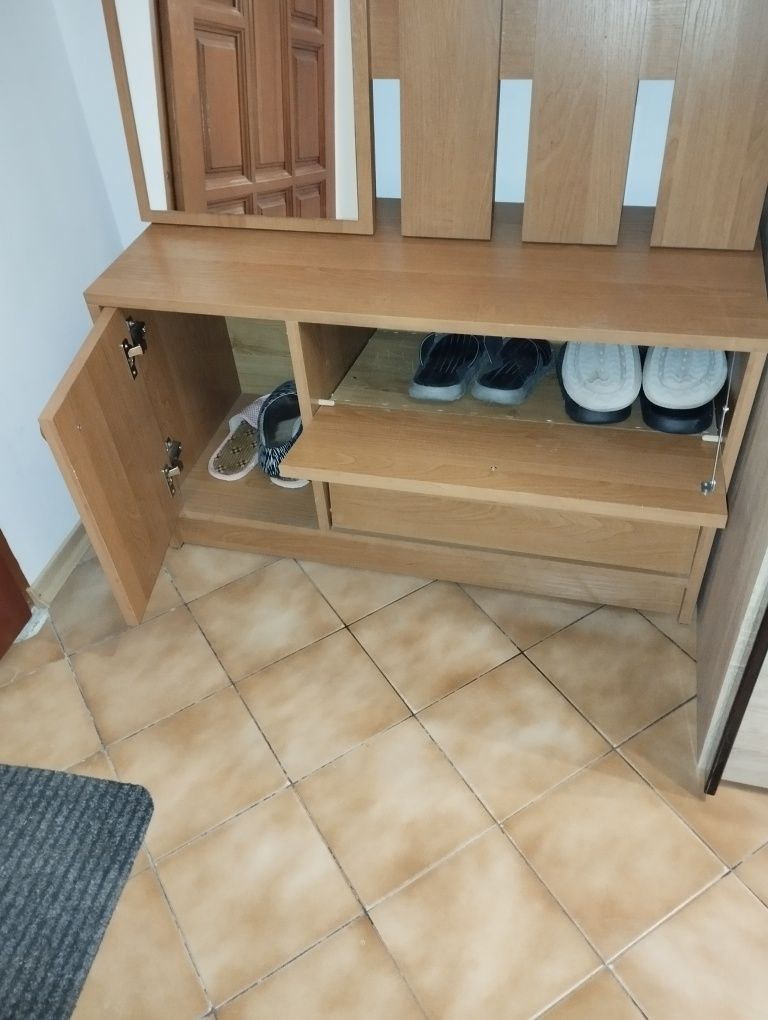 Wieszak z szafką na buty