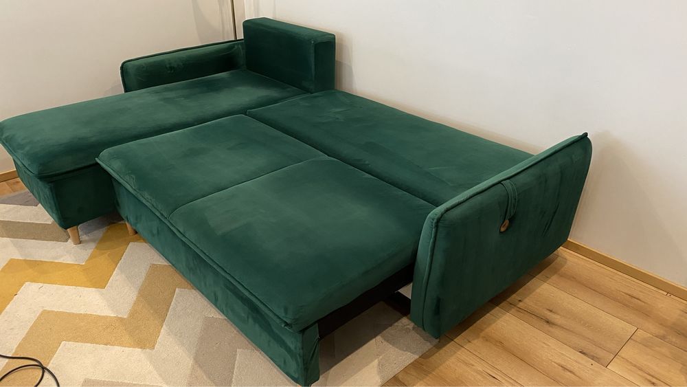 Stylowa kanapa narożna z funkcją spania kolor butelkowa zieleń