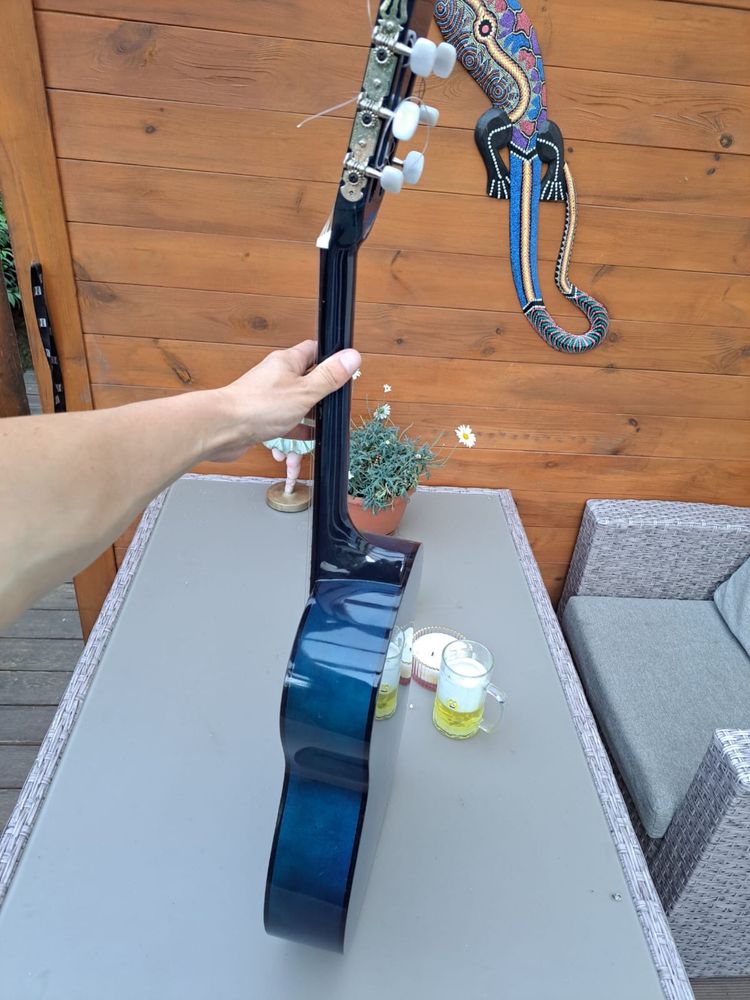 Piekna fajna gitara Alvera