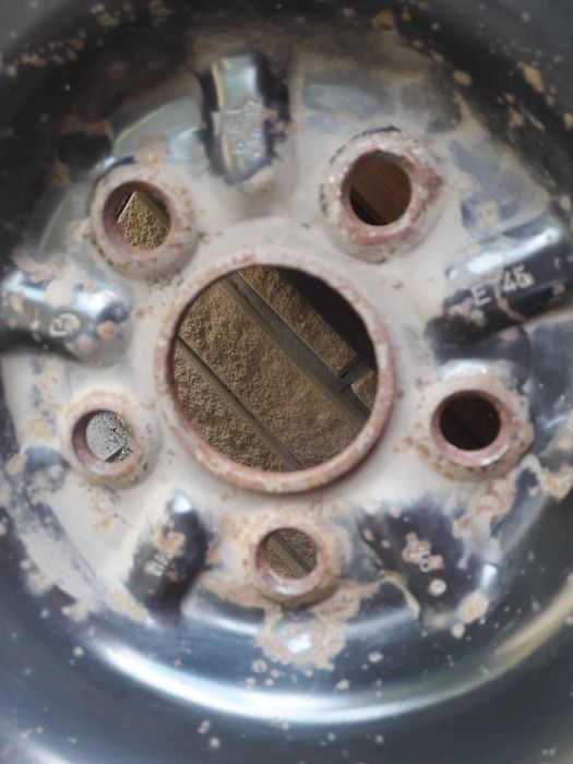 Продам шины с дисками R16