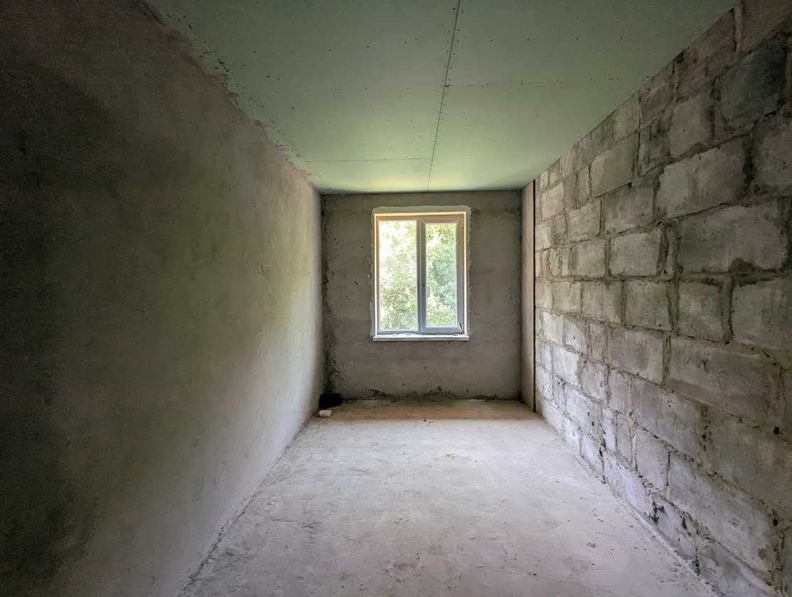 Сучасна 2 кімнатна 58 кв.м.  неподалік центру після будівельників