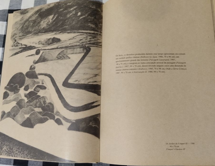 Livro com esboços e desenhos de Nikias Skapinakisu