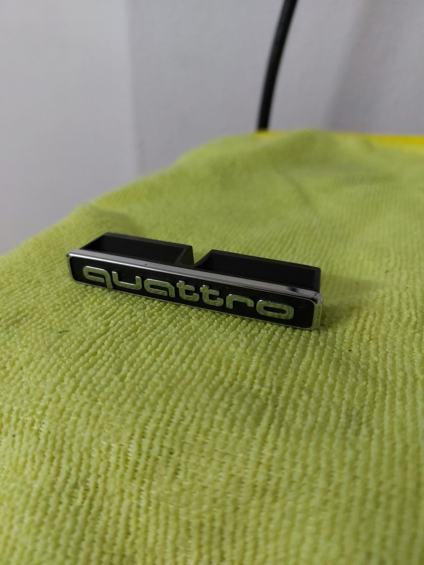 Emblemat, logo  na grill QUATTRO Audi A3 8V Sportback  oryginał