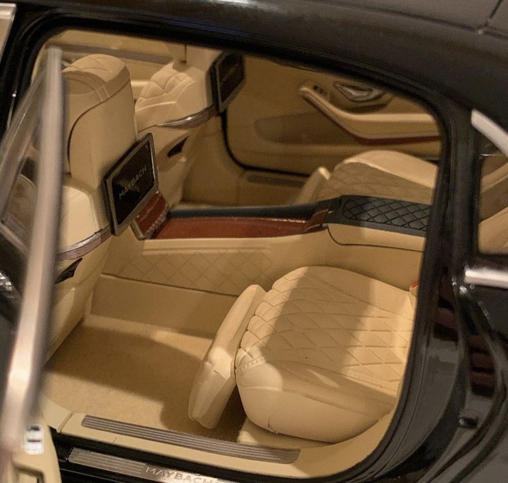 Модель Mercedes Maybach S class 1/18 Almost Real