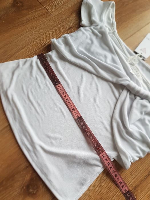 M 38 Guess bluzka z błyszczącą nitką top damski biały oryginalny