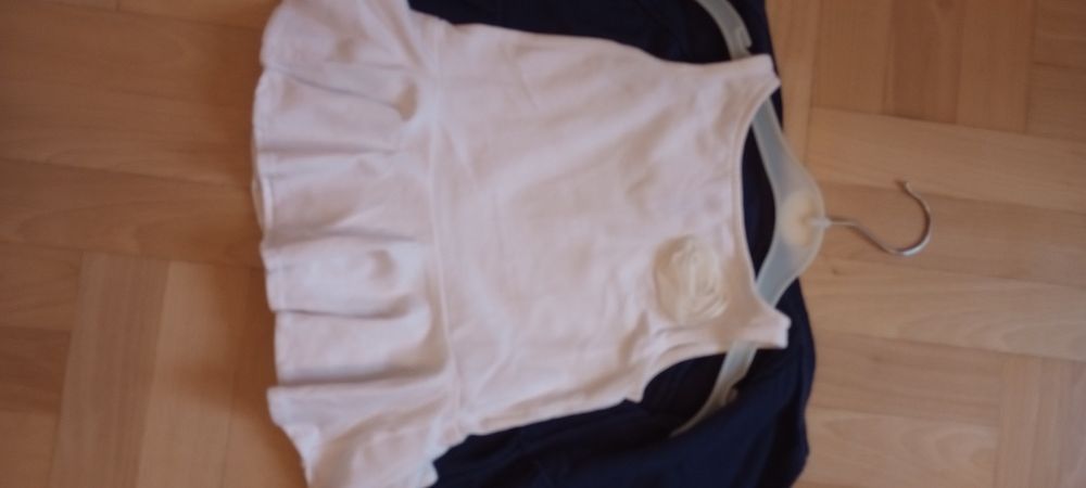 Biała bluzka z baskinką