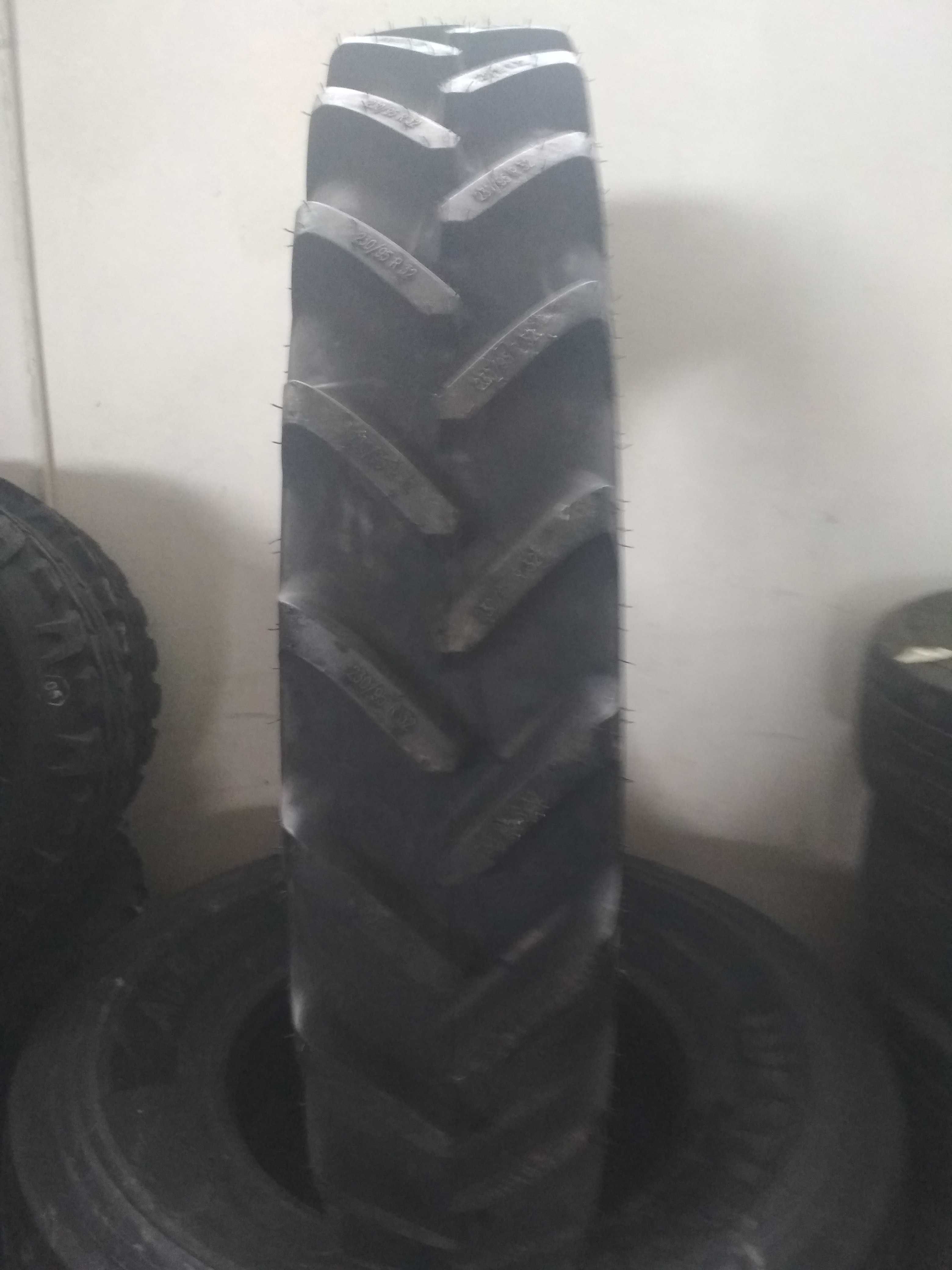 Opona 230/95R32 (9.5R32) wąska do międzyrzędzi opryskiwaczy