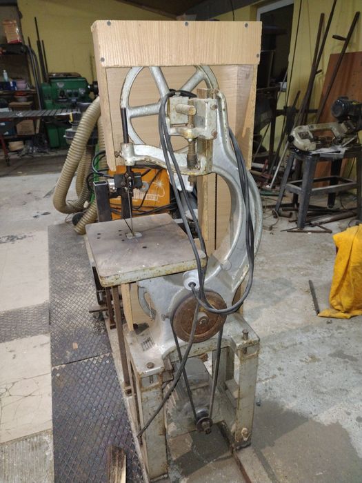 Piła taśmowa do drewna