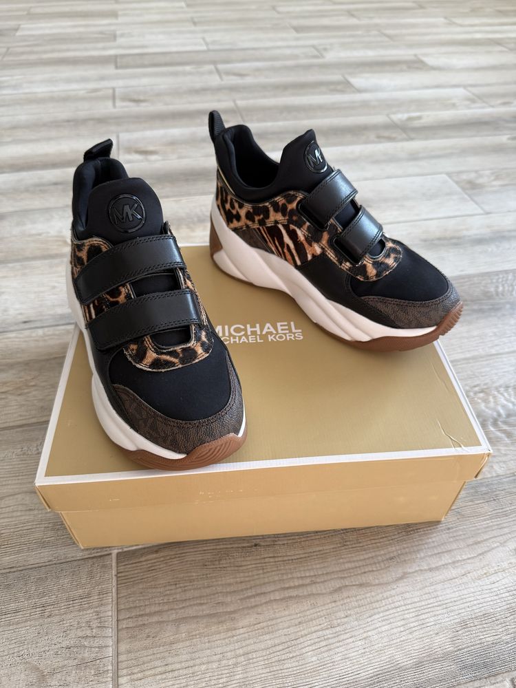 Кроссовки новые оригинальные michael kors us7,5