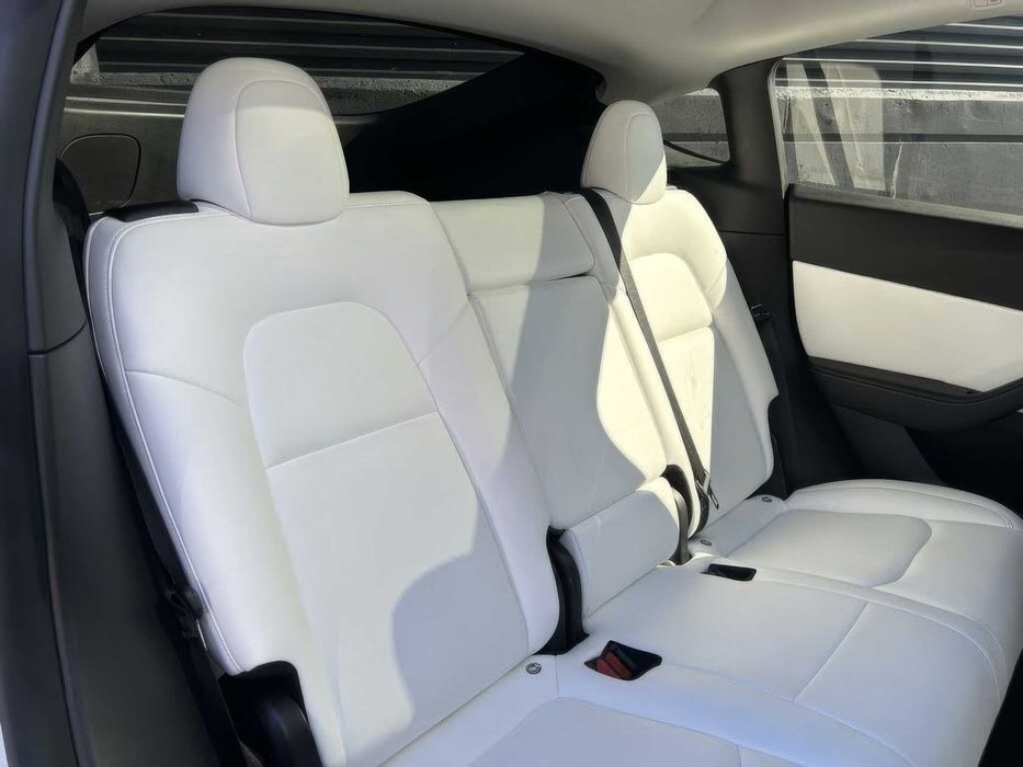 Tesla Model Y Long Range      2021