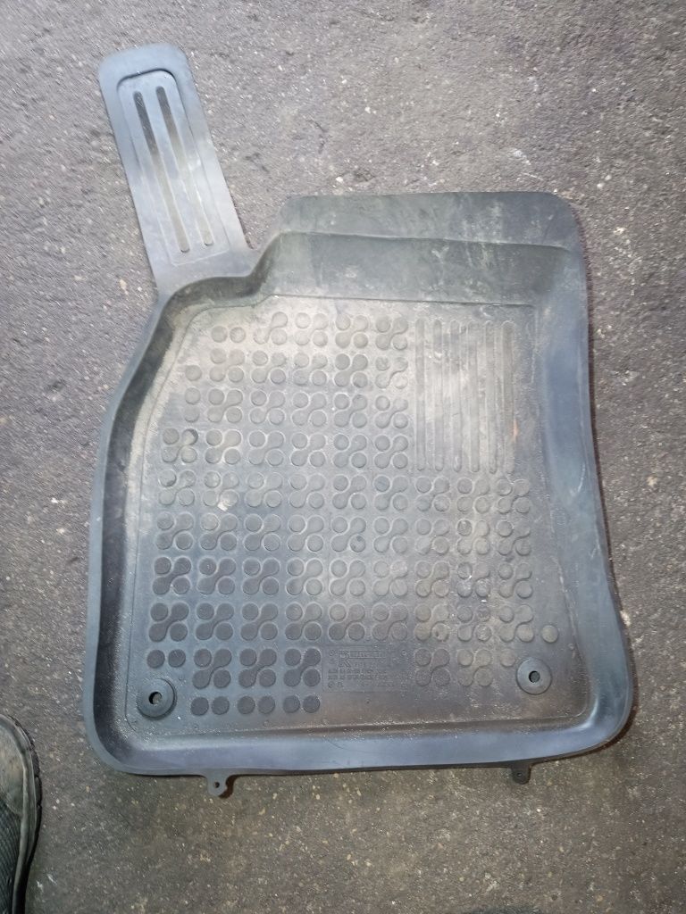 Dywaniki gumowe Audi A4 B8 komplet