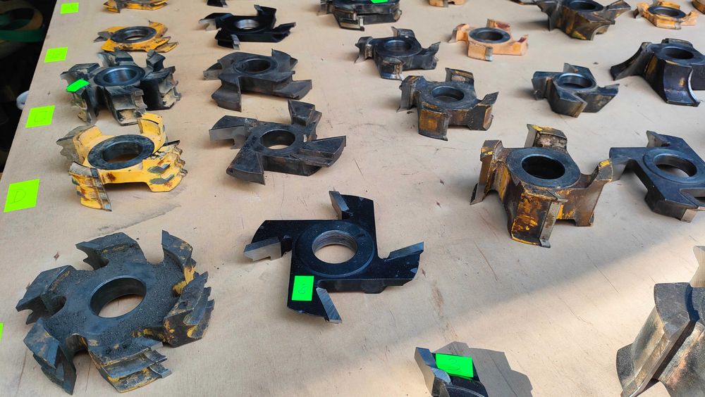 Frezy nasadzane  profilowe proste kątowe  do obróbki drewna używane