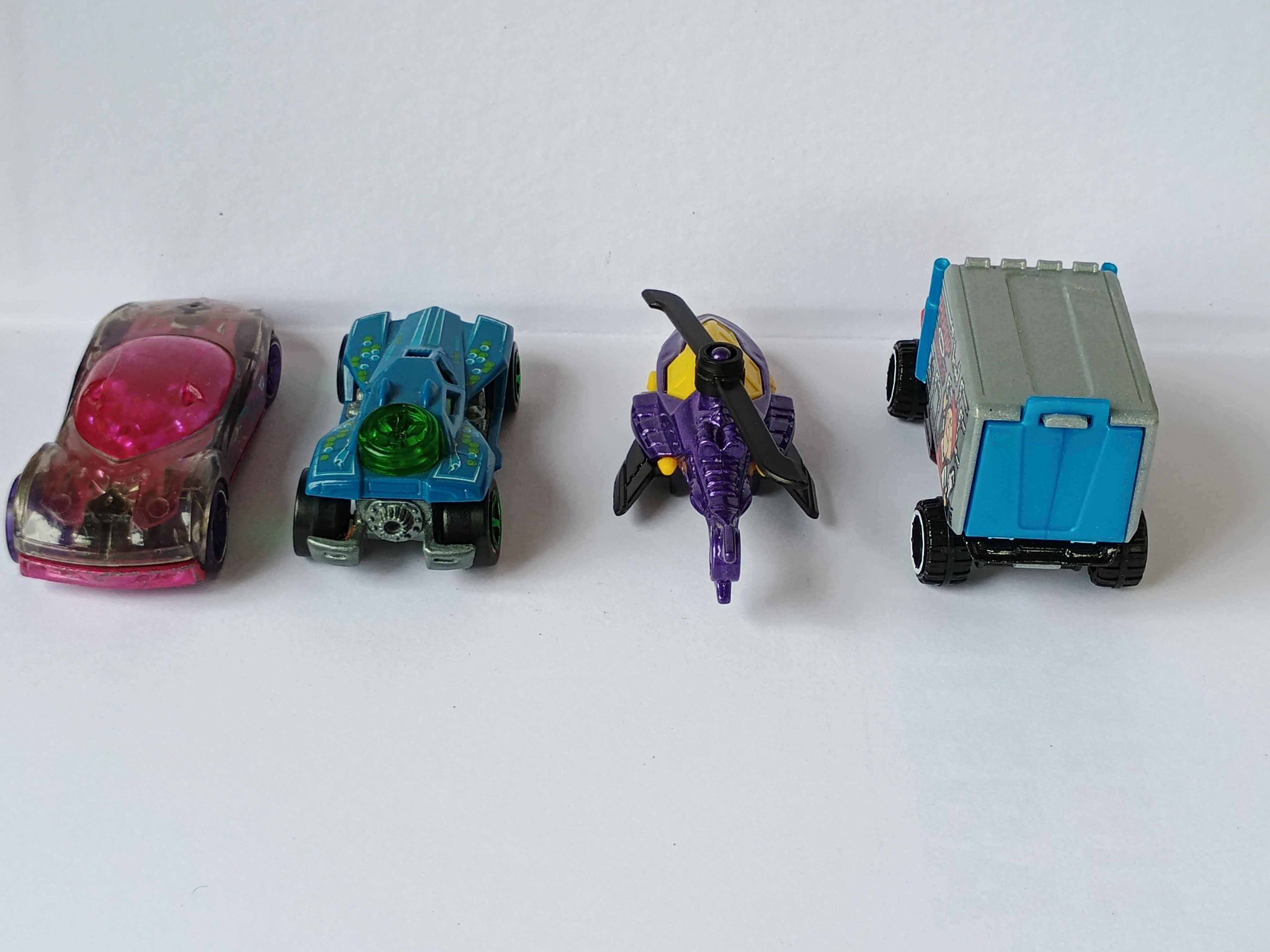 Hot Wheels, trzy metalowe resoraki plus Batcopter
