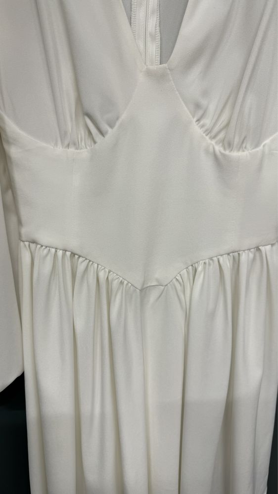 Сукня біла з корсетом