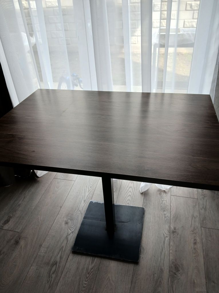 Продам Стіл 70×70 1800