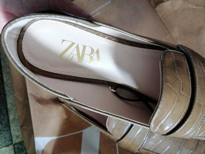 Туфли лоферы zara 38 тиснение