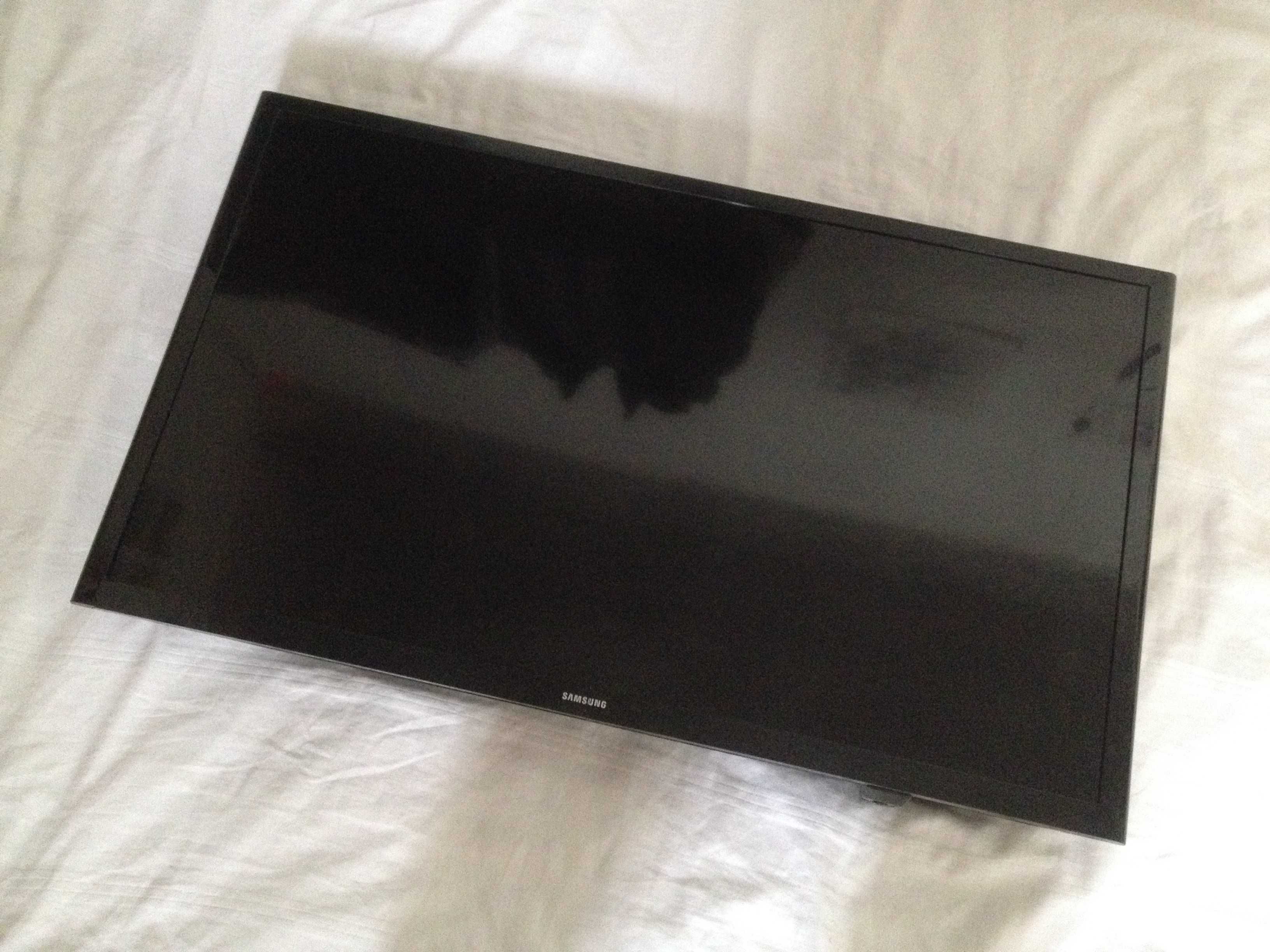 Телевизор Samsung UE32J4000