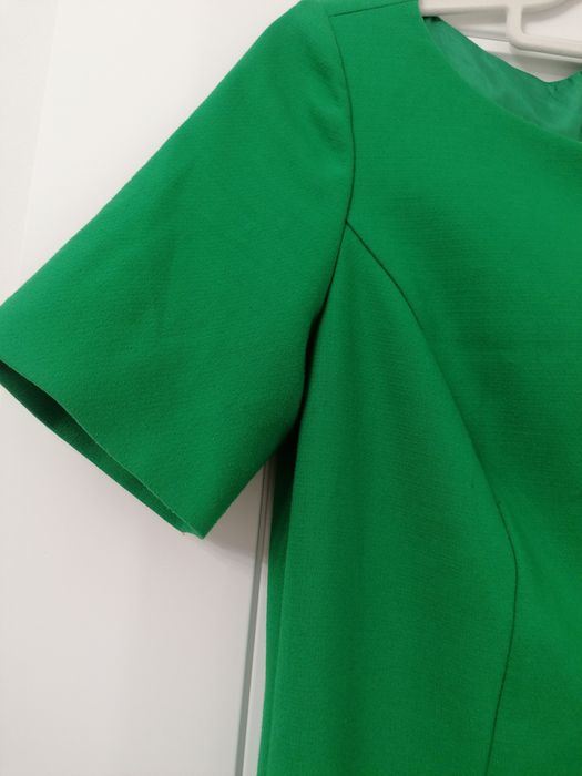 Sukienka w kolorze żywej zieleni