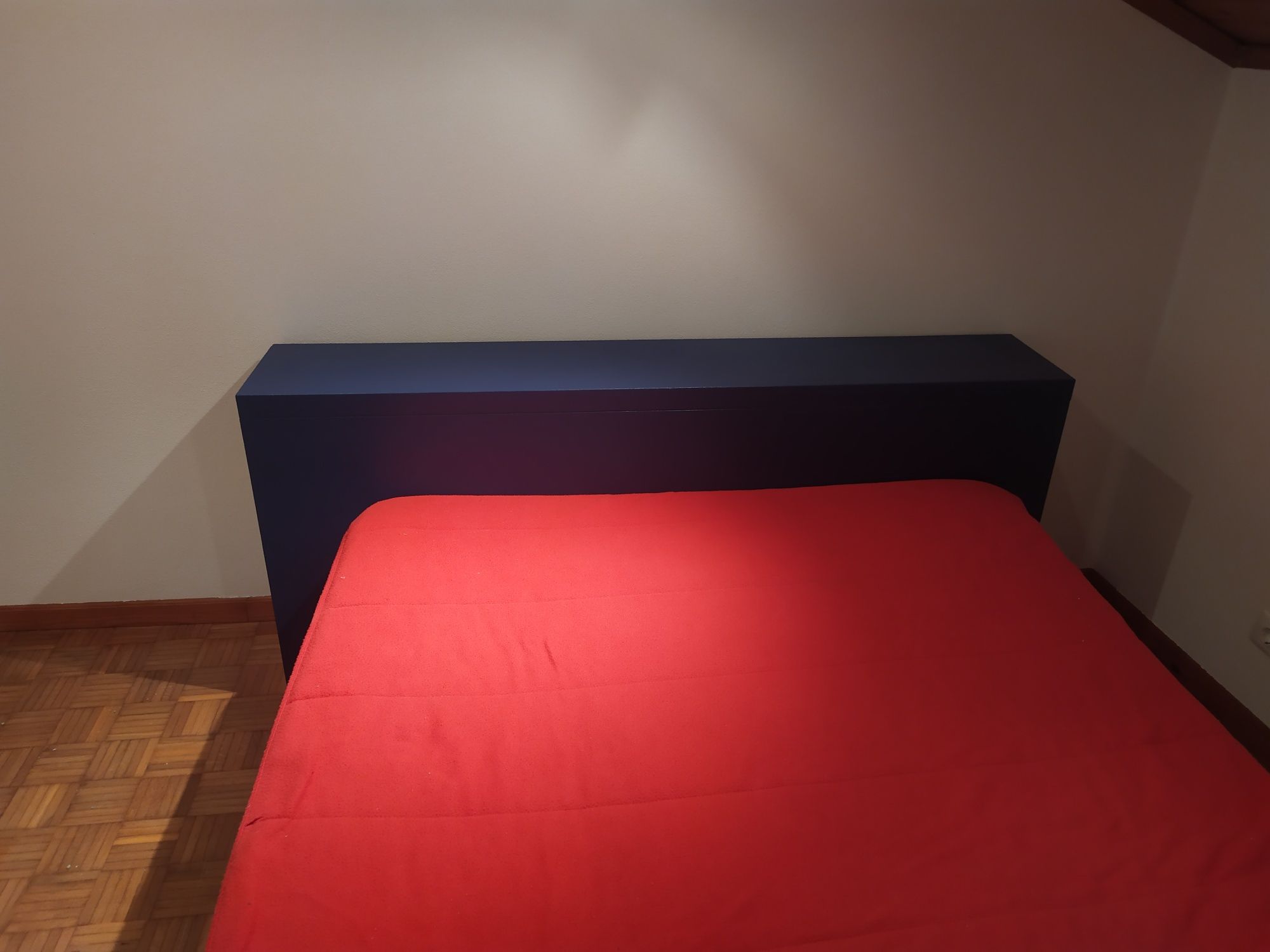 Cabeceira/cama .