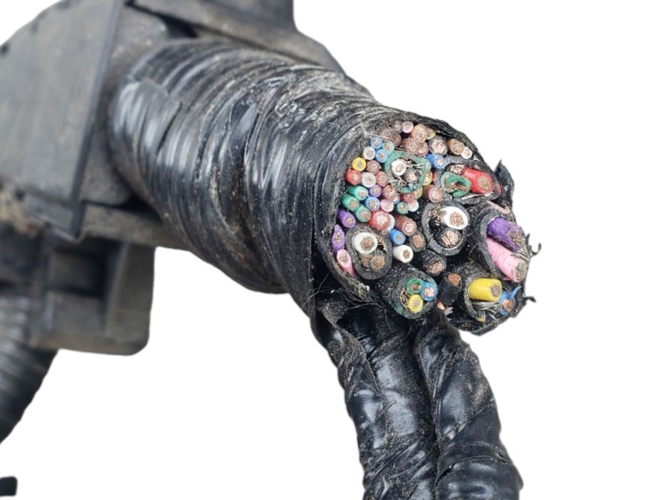 ДЕФЕКТ Проводка двигателя моторная коса отрезан конектор на разборка