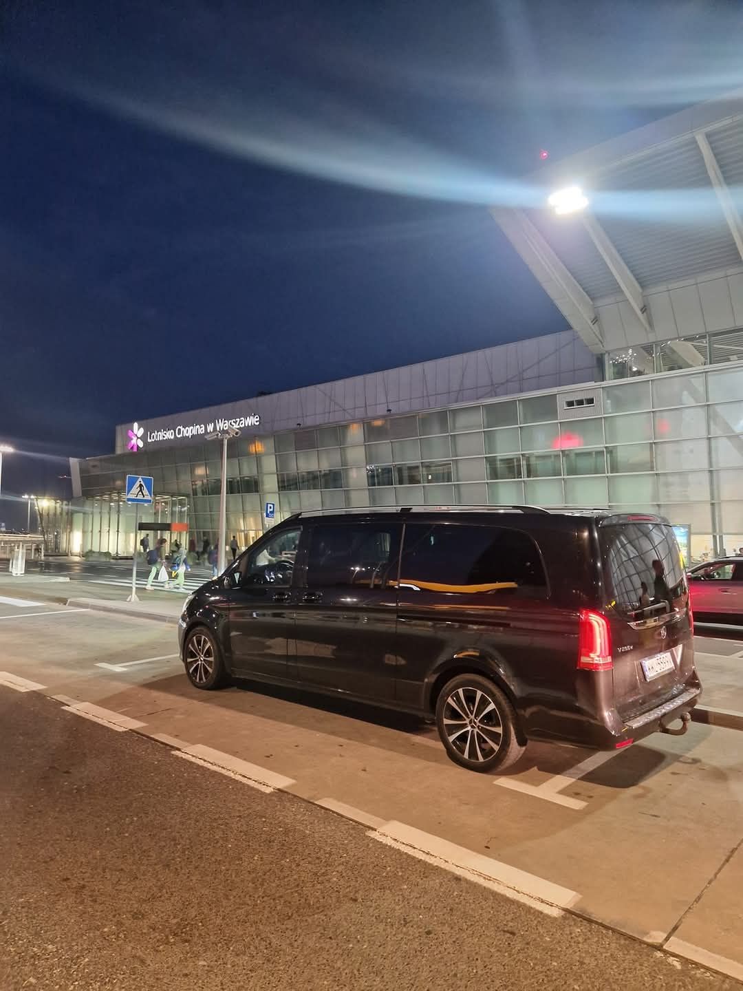 Całodobowy Transport Osób przewozy VIP Mercedes V-Klasa
