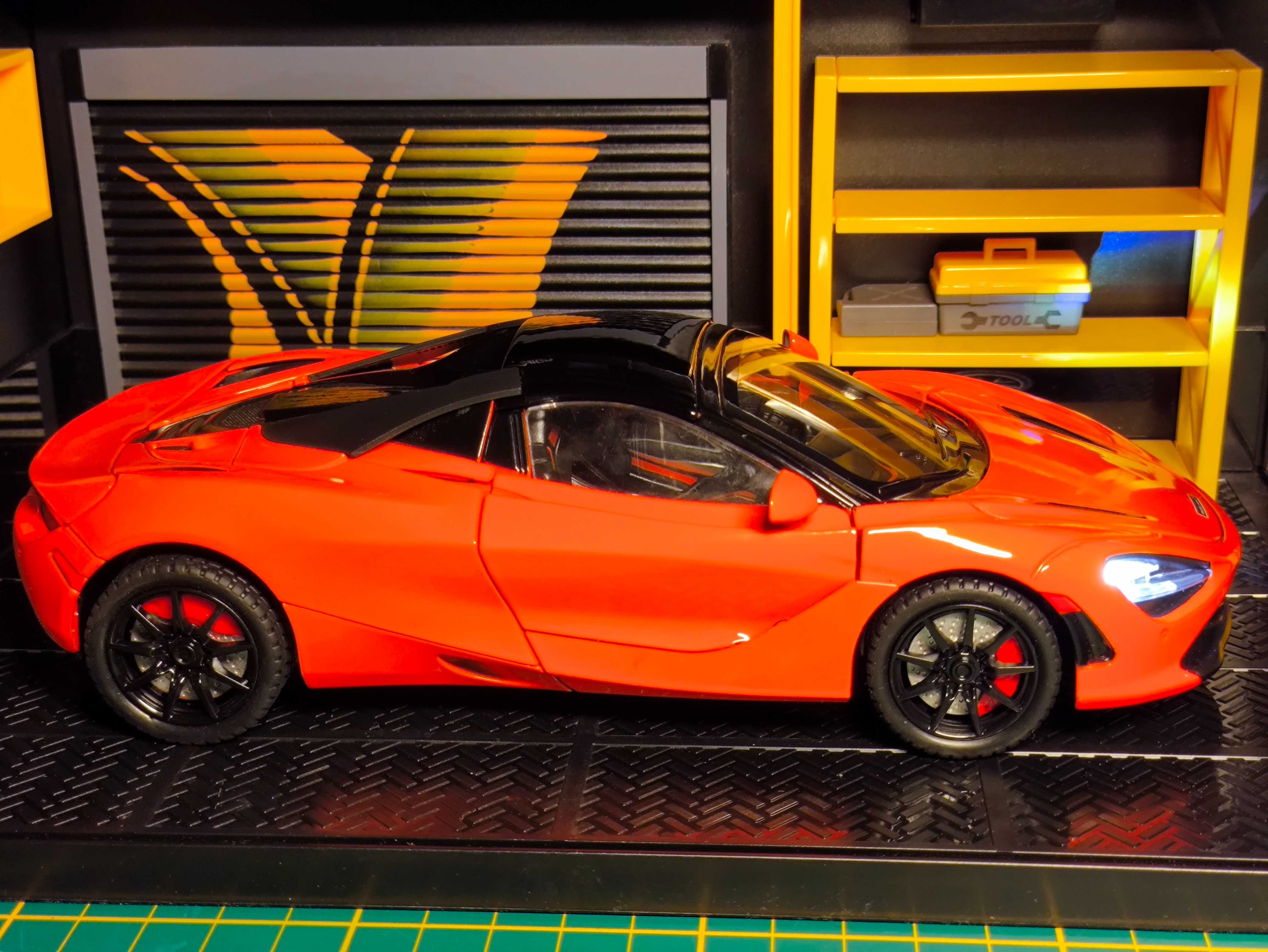 Model autka McLaren 720s  skala 1:24